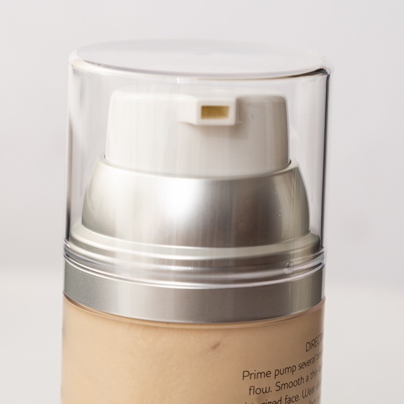 Laura Geller spackle tinted under makeup primer champagne shade for smooth skin - Picture 13 of 14